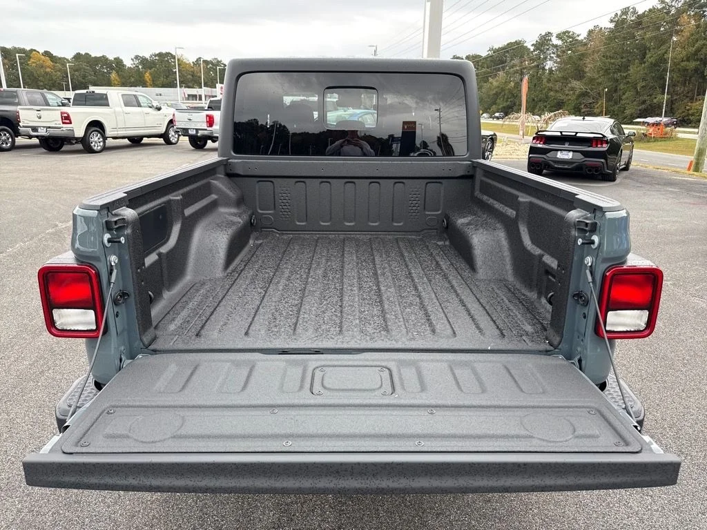 New 2025 Anvil Clearcoat Jeep Sport S image 6