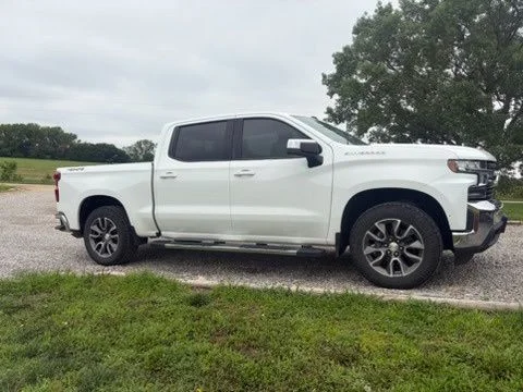 Used 2019 White Chevrolet LT image 2