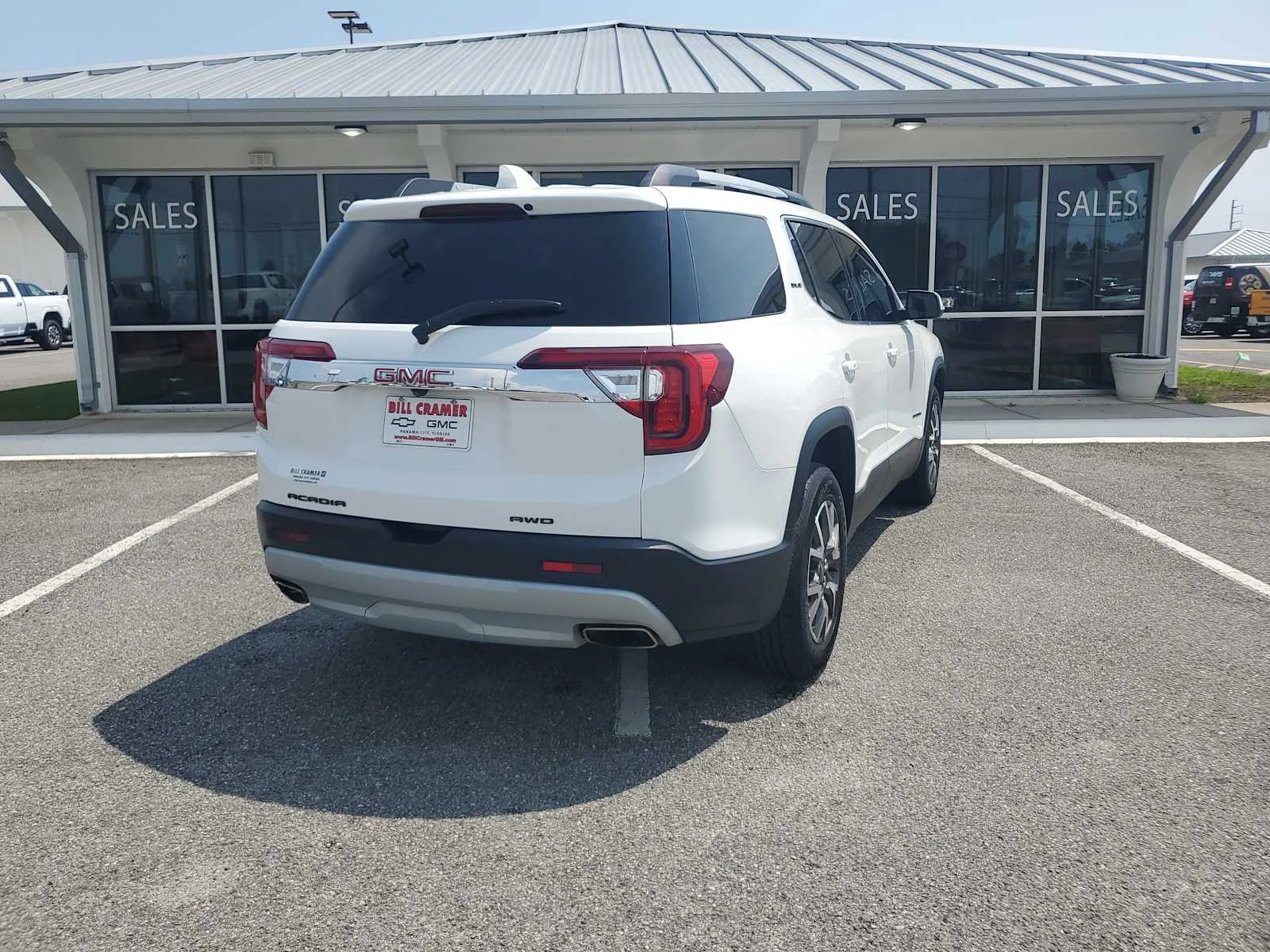 Used 2020 SUMMIT WHITE GMC SLE image 7