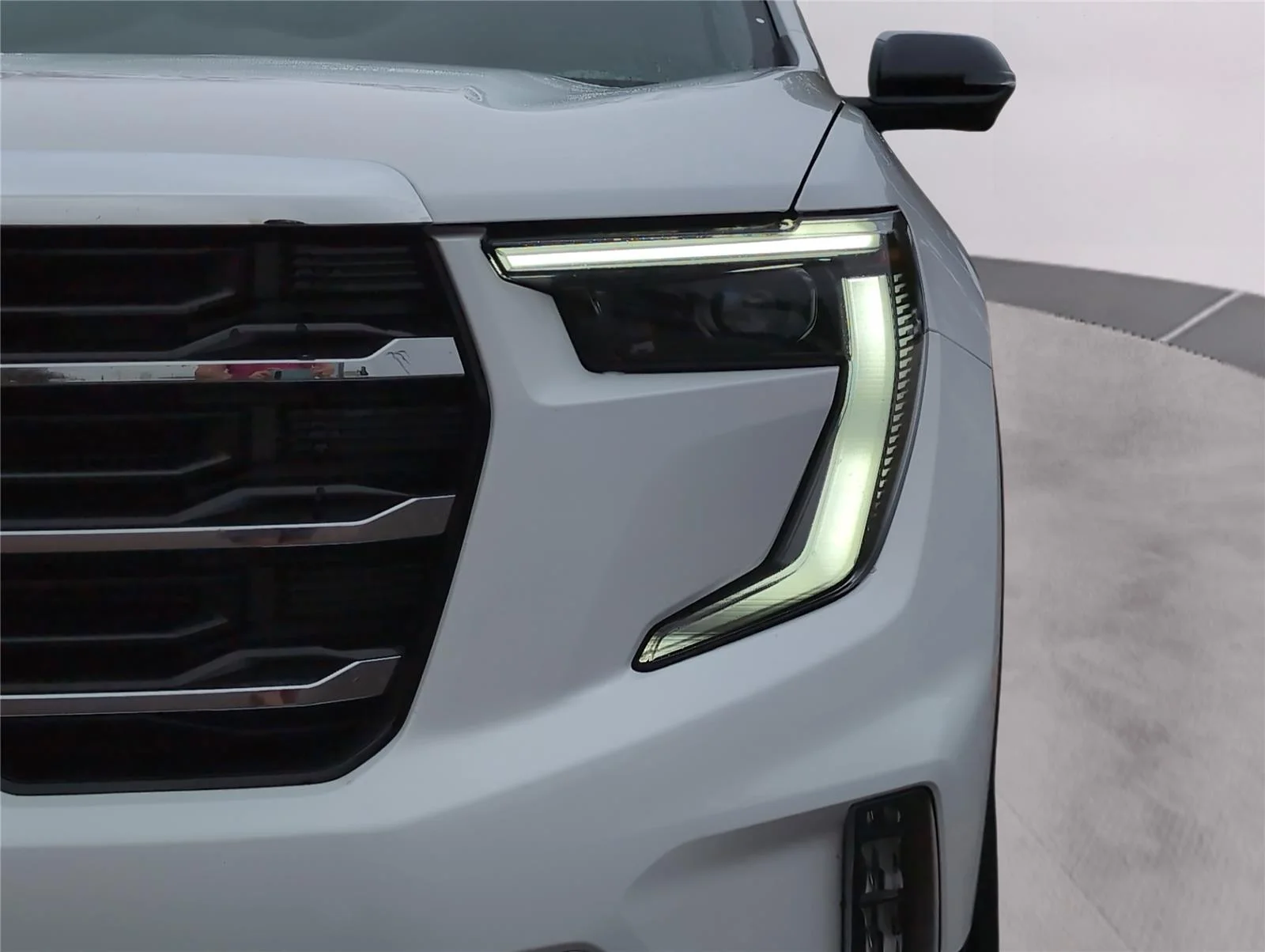 New 2026 Summit White GMC Elevation image 25