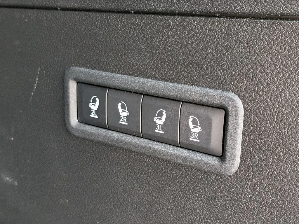 Used 2022 White Jeep Series III image 8