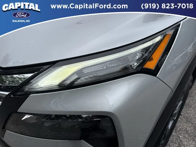 Used 2025 Silver Nissan SV image 11