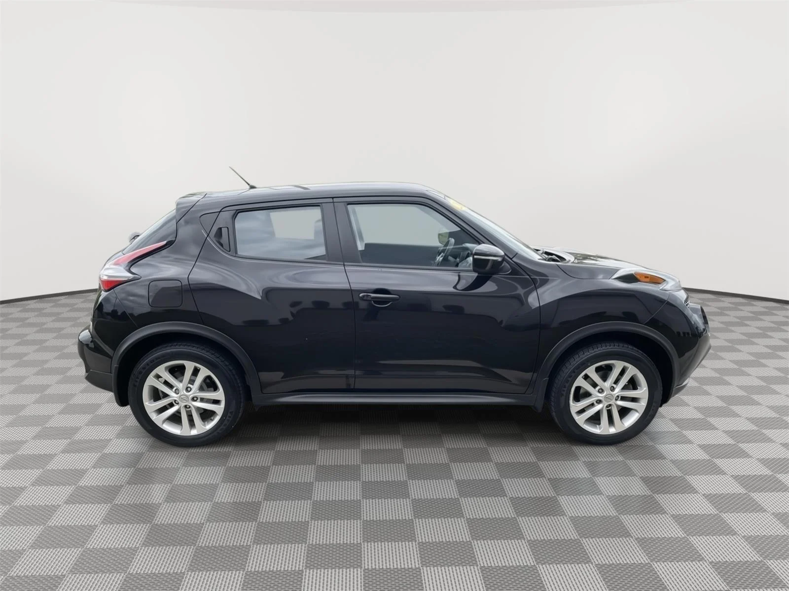Used 2015 Bordeaux Black Nissan S image 15