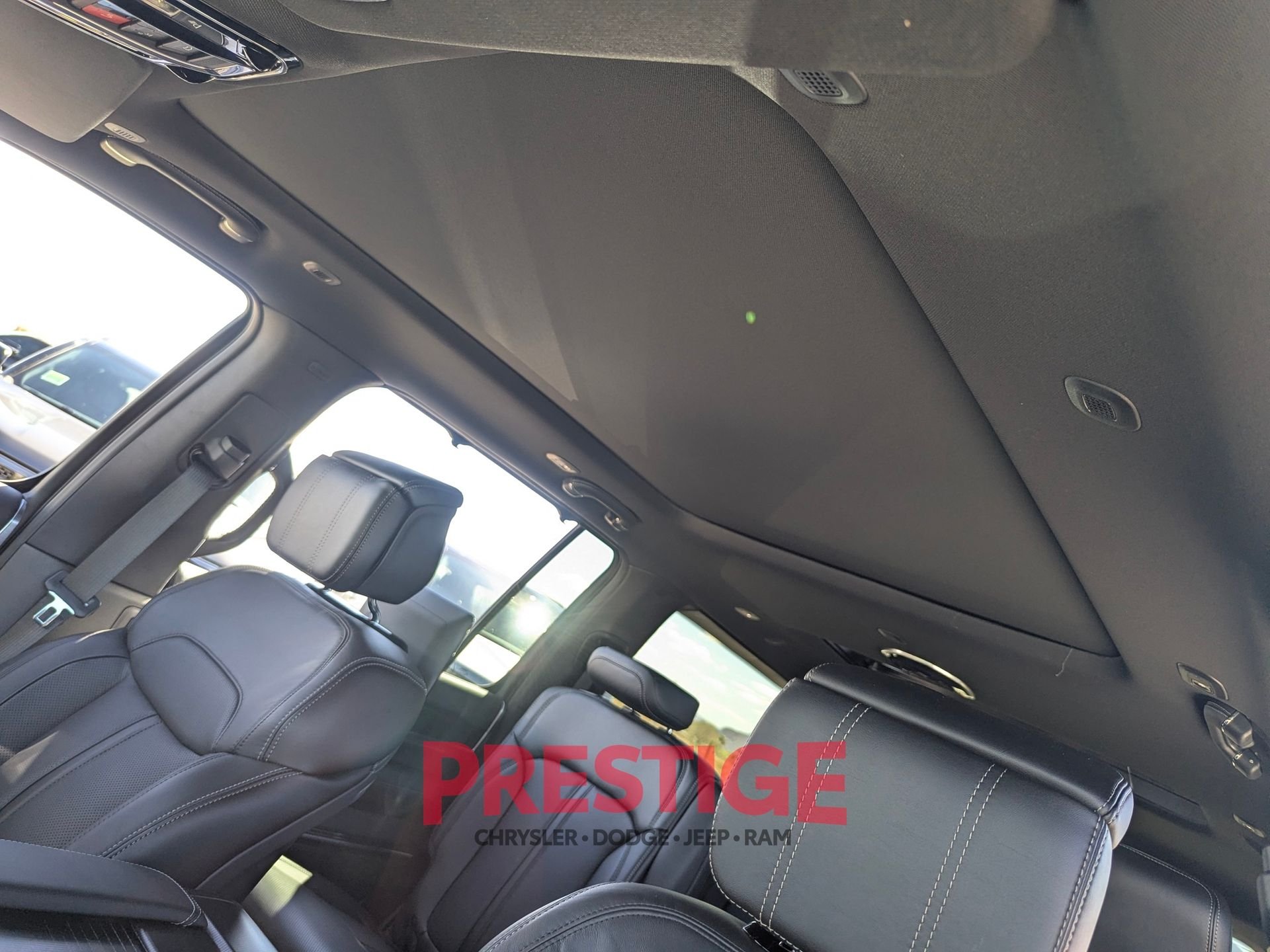 New 2026 Bright White Clear-Coat Exterior Paint Jeep Summit Obsidian image 20