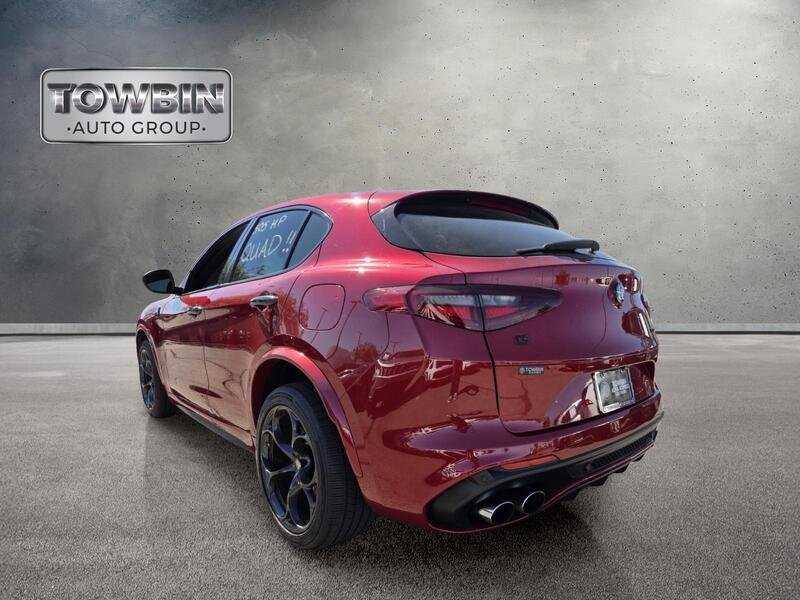 Used 2018 Rosso Competizione Tri-Coat Alfa Romeo AWD image 6