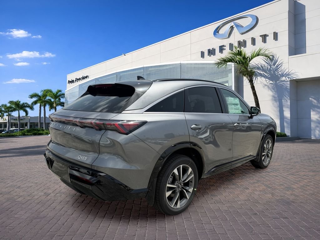 New 2027 GRAPHITE SHADOW INFINITI Luxe AWD image 7