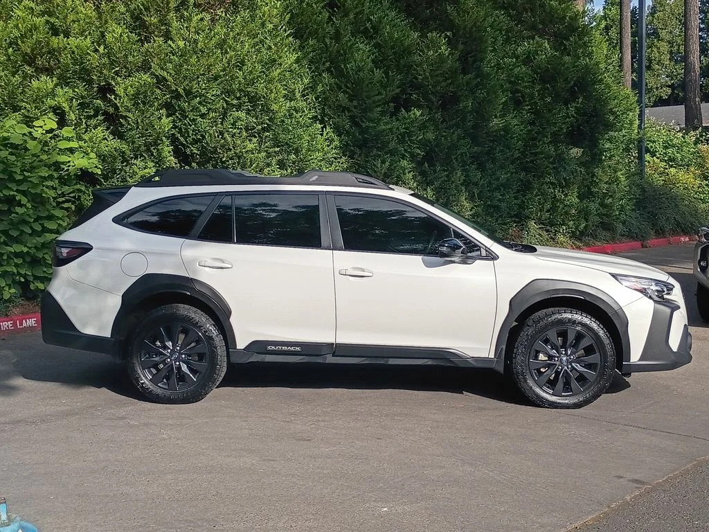Used 2025 Crystal White Pearl Subaru Onyx Edition XT image 3