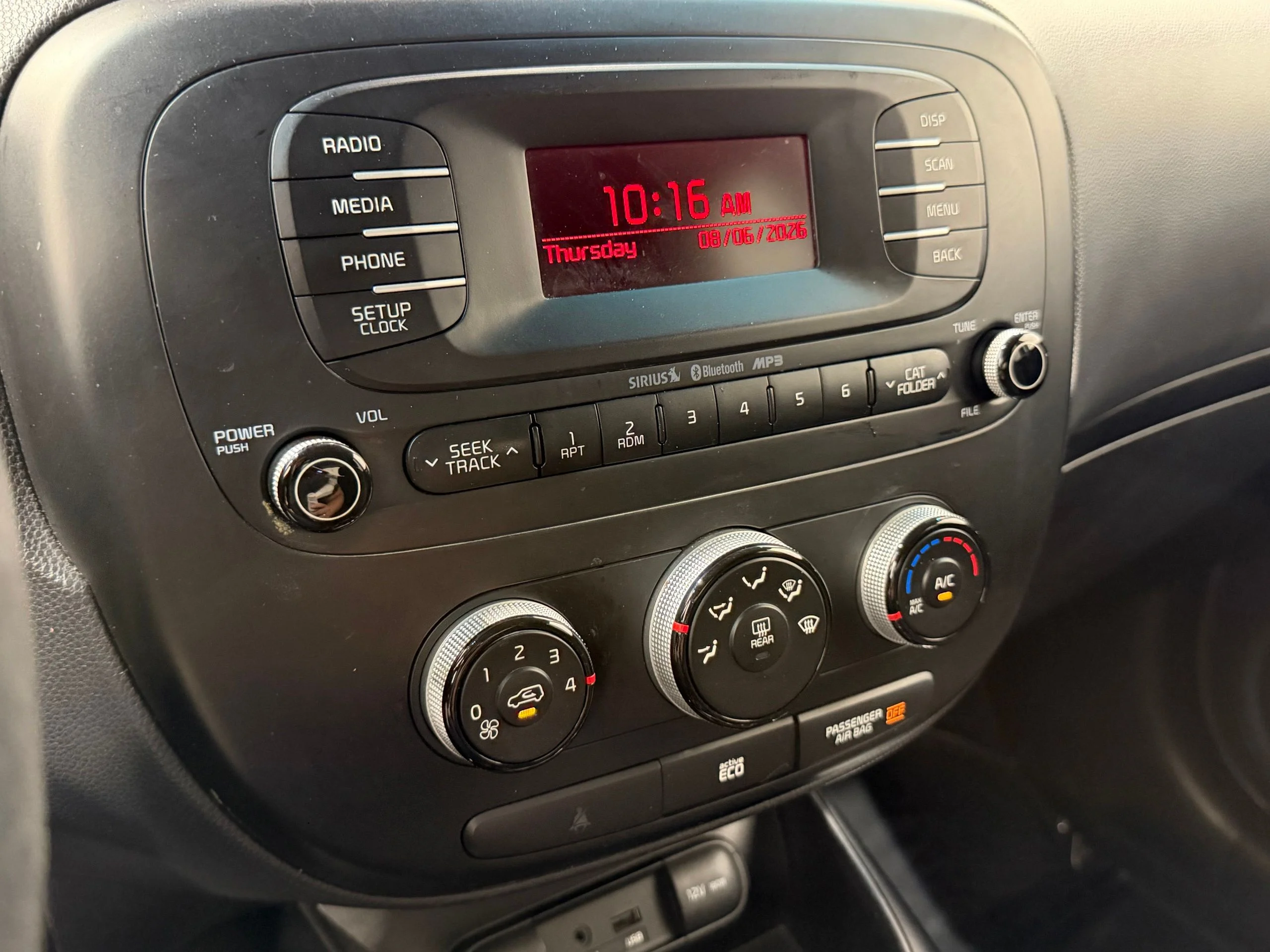 Used 2014 Green Kia Plus image 39