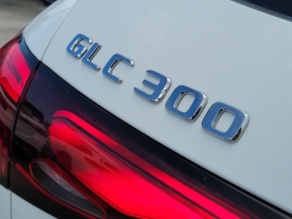 New 2027 Polar White Mercedes-Benz GLC 300 image 7