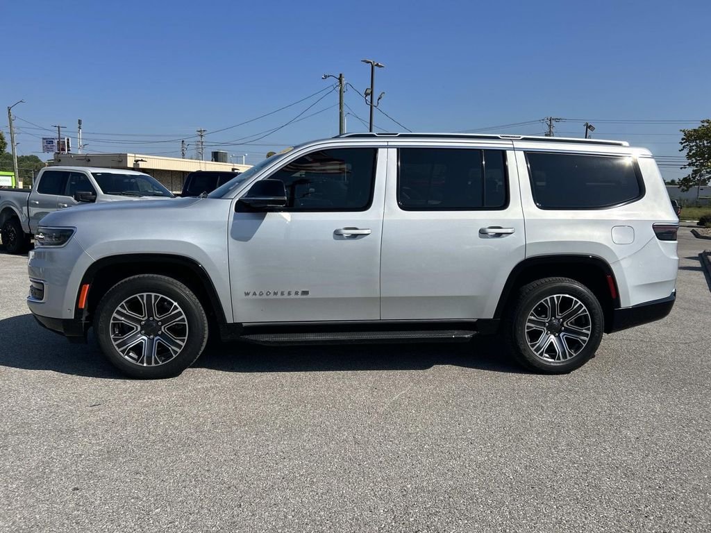 Used 2024 Silver Jeep Base image 7