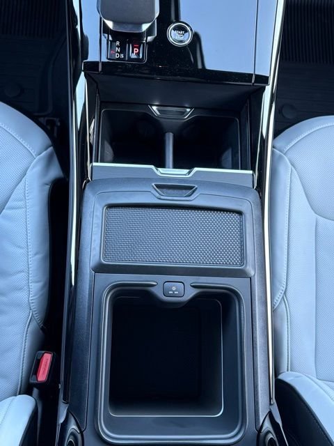 New 2026 Carpathian Grey Land Rover Dynamic SE image 30