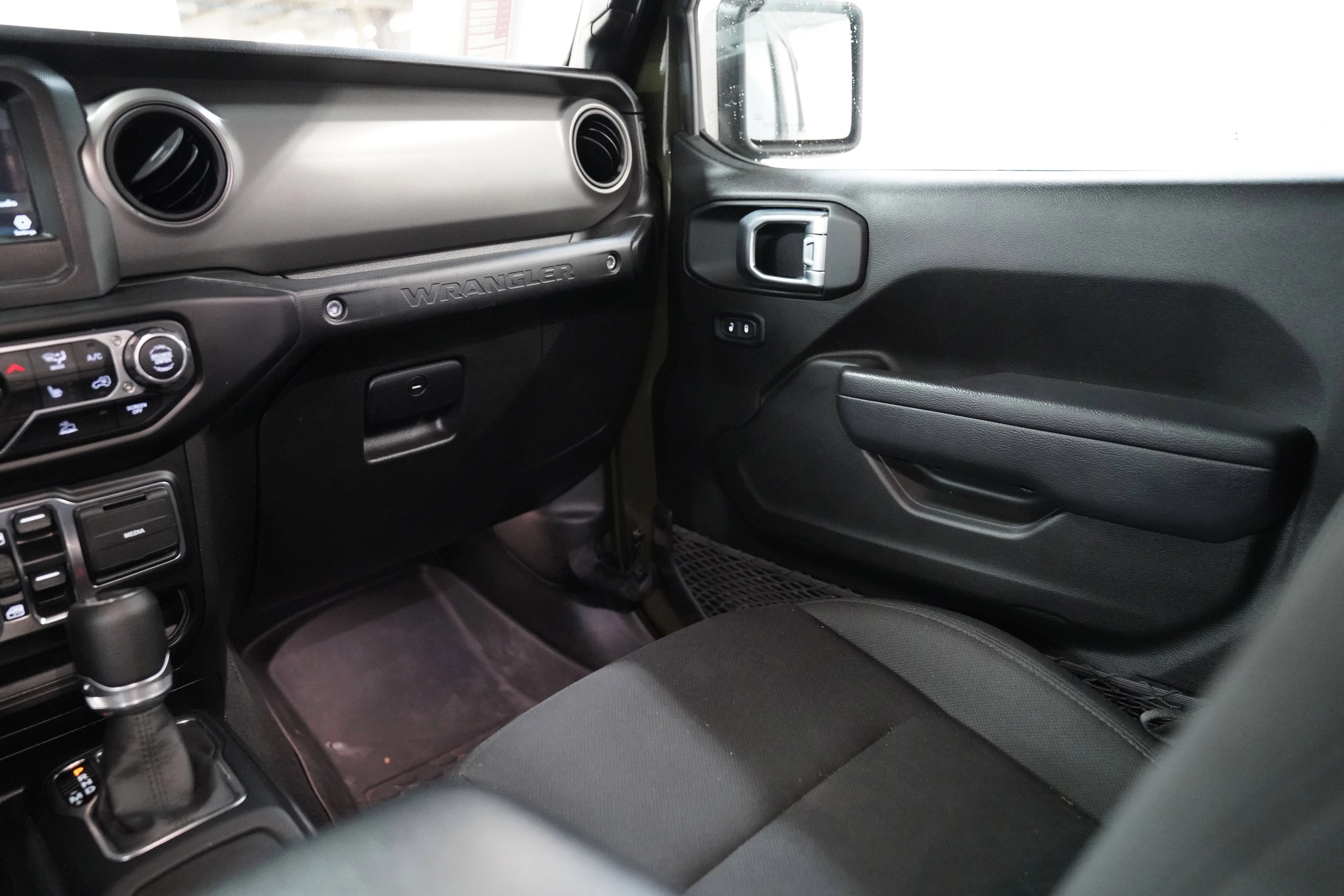 Used 2022 Sarge Green Clearcoat Jeep Unlimited Sport S image 13