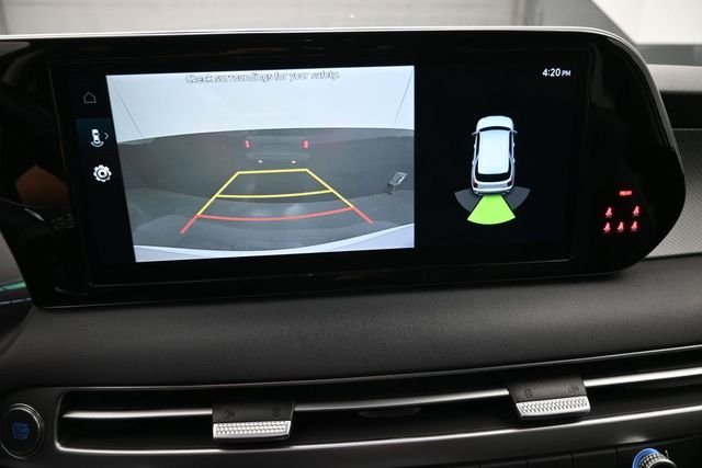 Used 2025 White Hyundai SEL image 3
