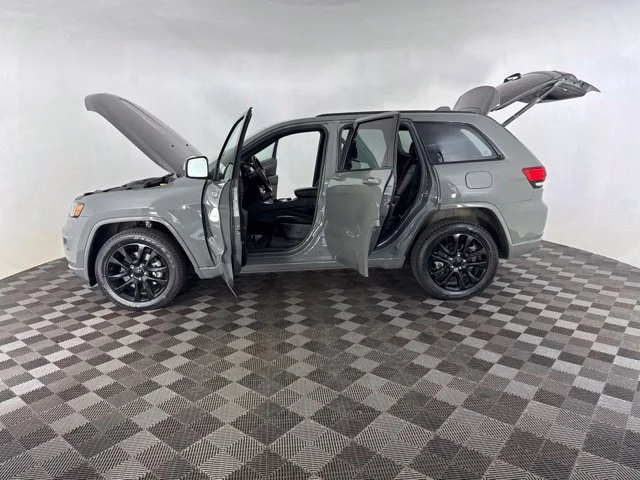 Used 2022 Gray Jeep Laredo X image 11