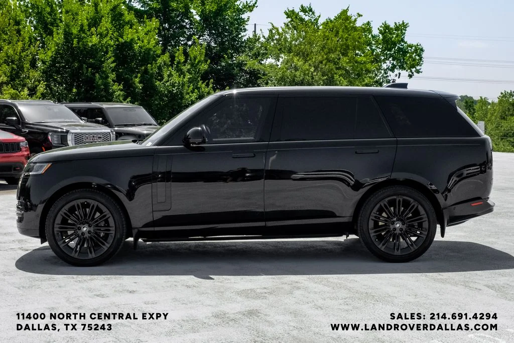 Used 2023 Black Land Rover Autobiography image 9