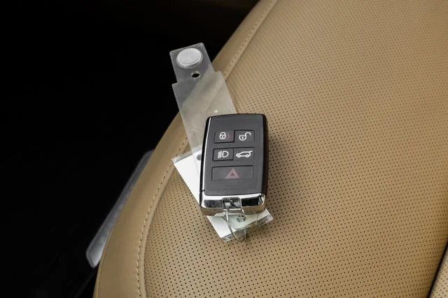 New 2026 Fuji White Land Rover SE image 70