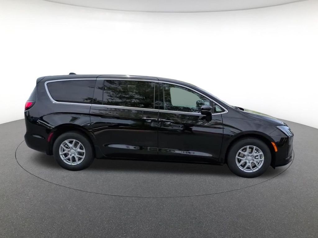 New 2027 Diamond Black Crystal Pearl-Coat Exterior Paint Chrysler Select image 6