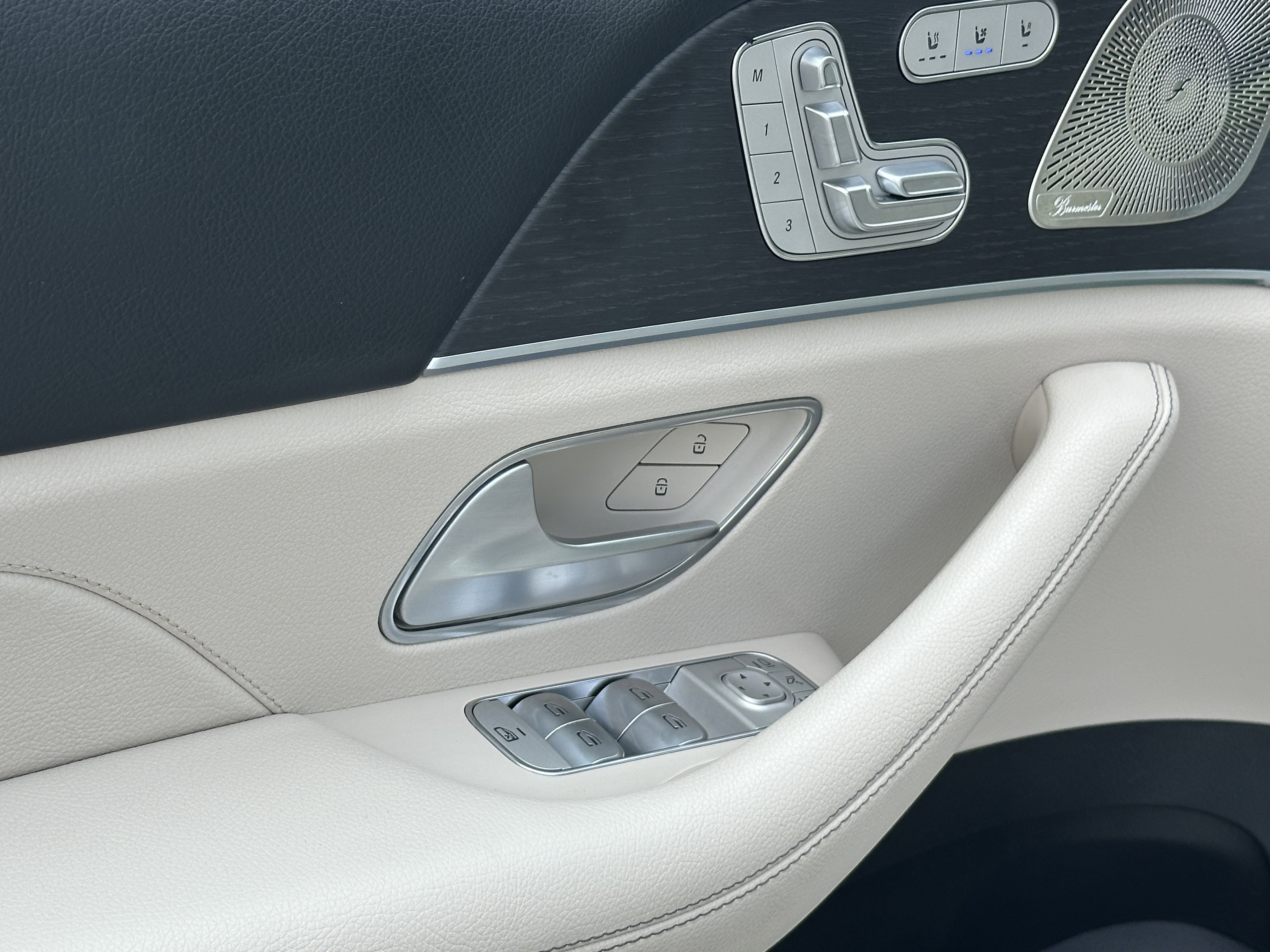 Used 2023 White Mercedes-Benz GLS 450 image 12