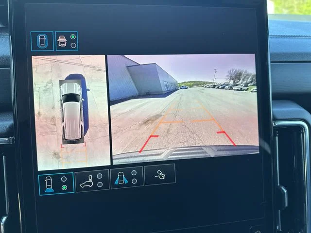 2025 GMC Yukon XL Denali - Photo 24