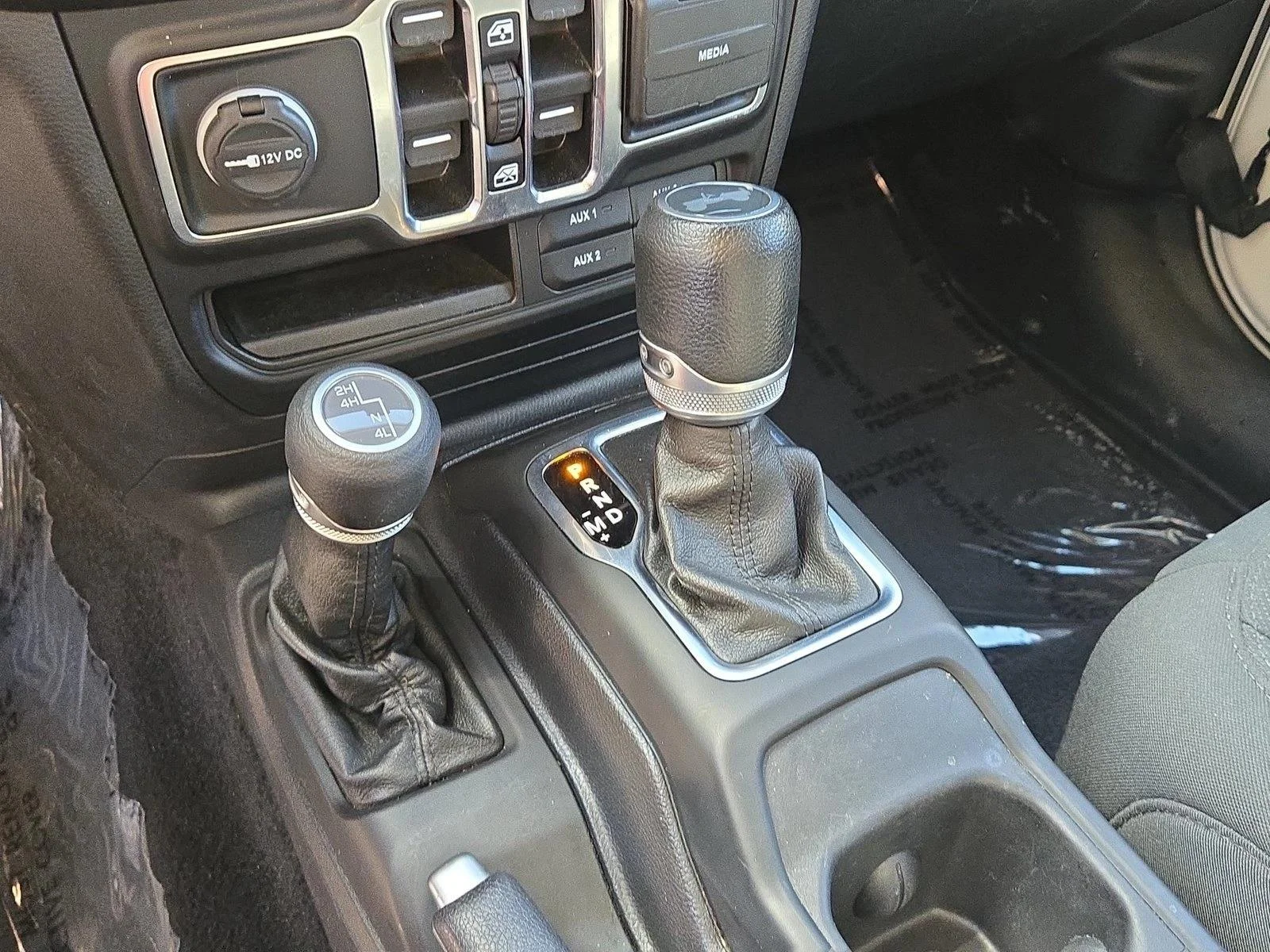 Used 2020 Bright White Clearcoat Jeep Sport S image 12