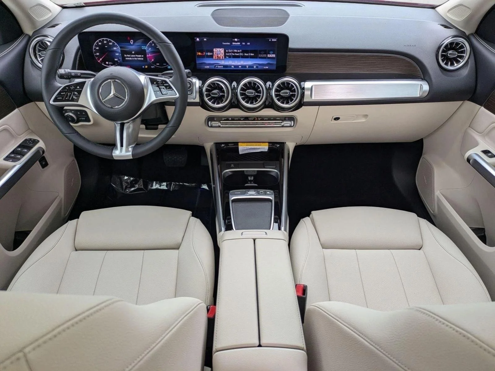 Used 2026 Manufaktur Patagonia Red Metallic Mercedes-Benz GLB 250 image 18