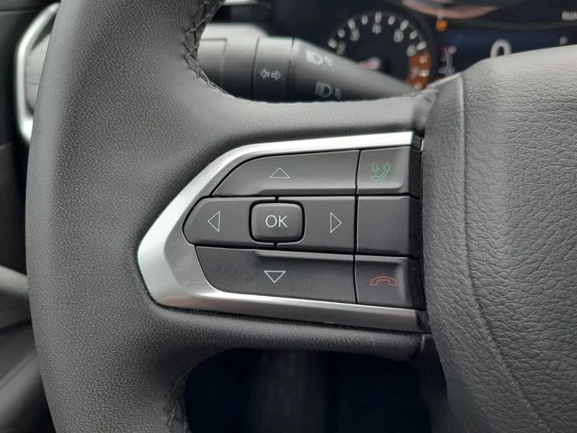 Used 2024 White Jeep Latitude image 14