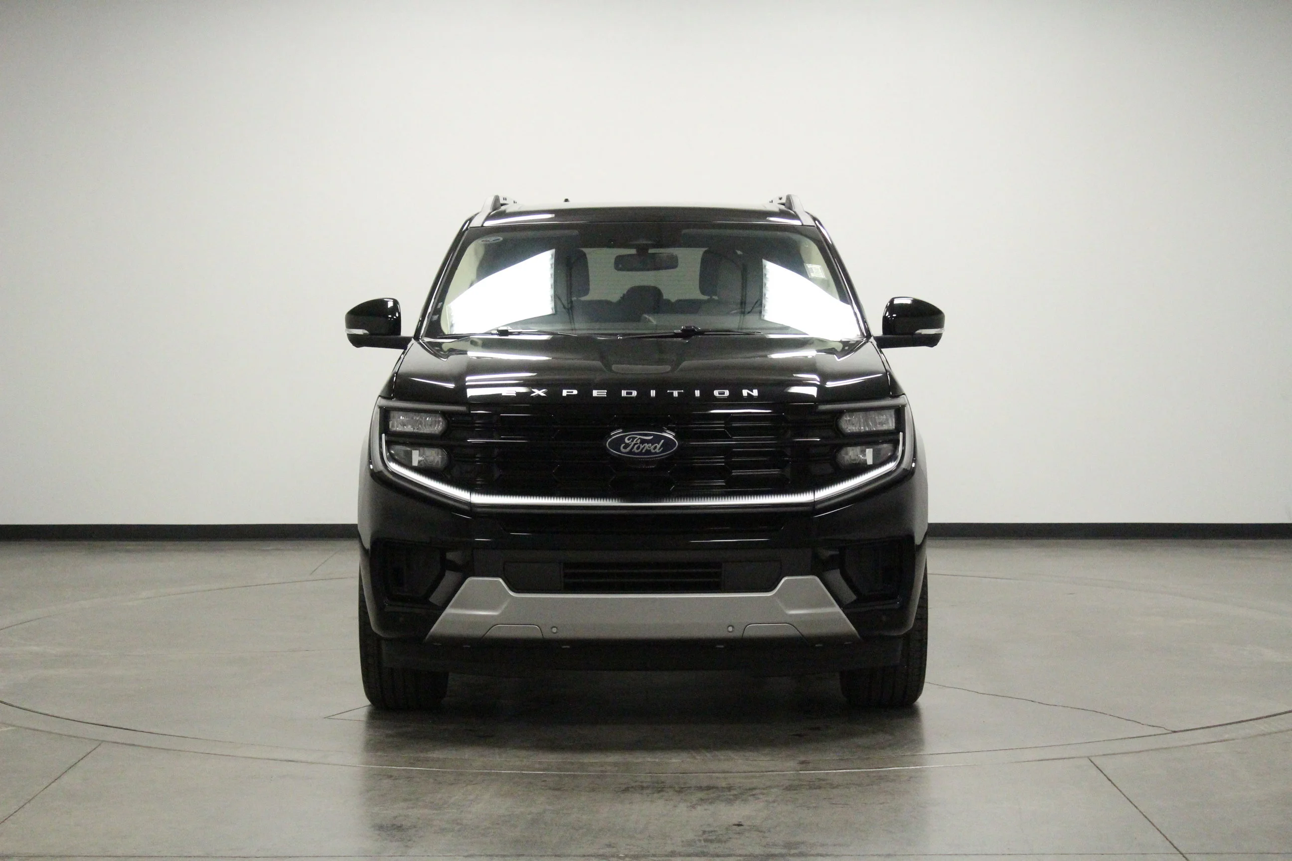 Used 2025 Black Metallic Ford Platinum image 3