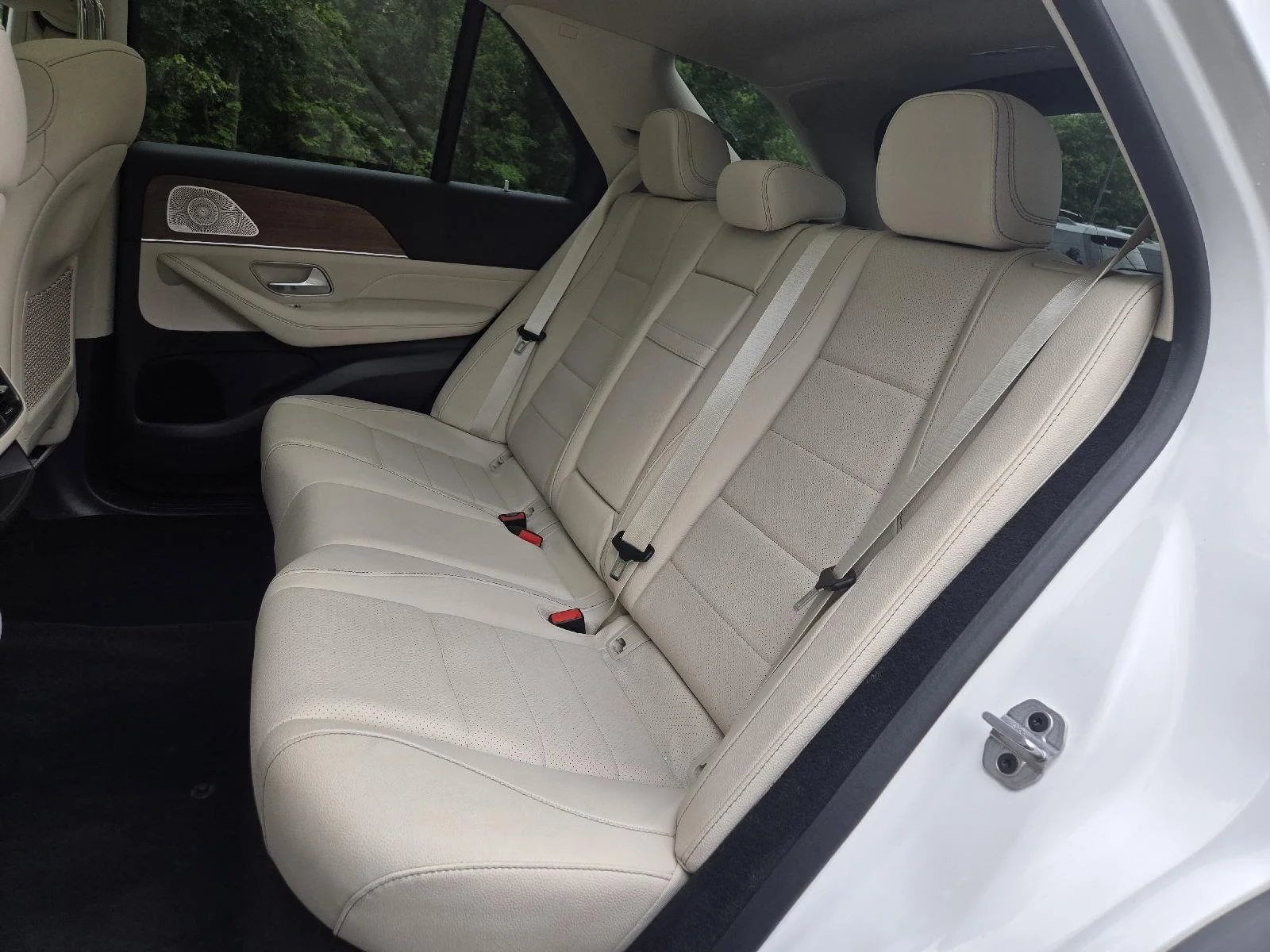 Used 2024 Polar White Mercedes-Benz GLE 450 image 29