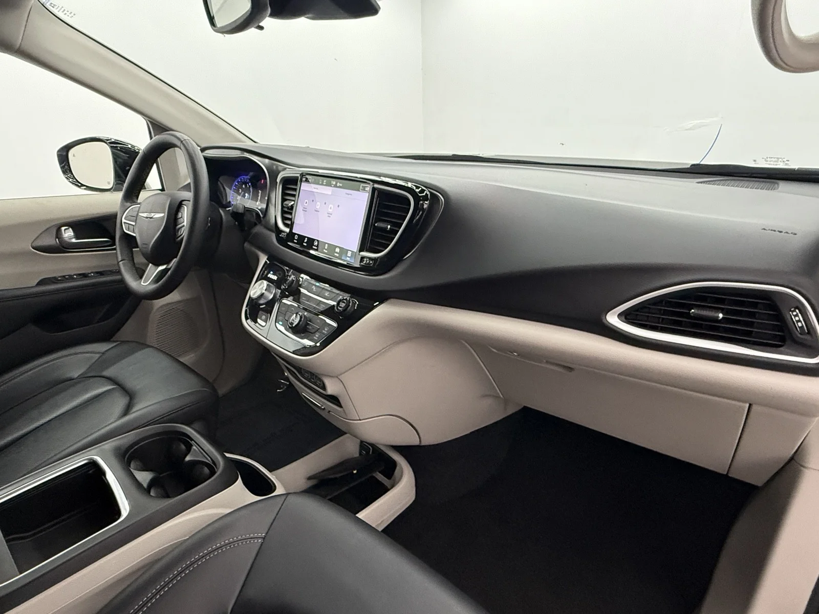 Used 2024 SILVER Chrysler Touring L image 41
