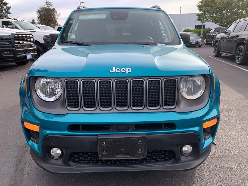 Used 2022 Bikini Metallic Clearcoat Jeep Latitude image 6