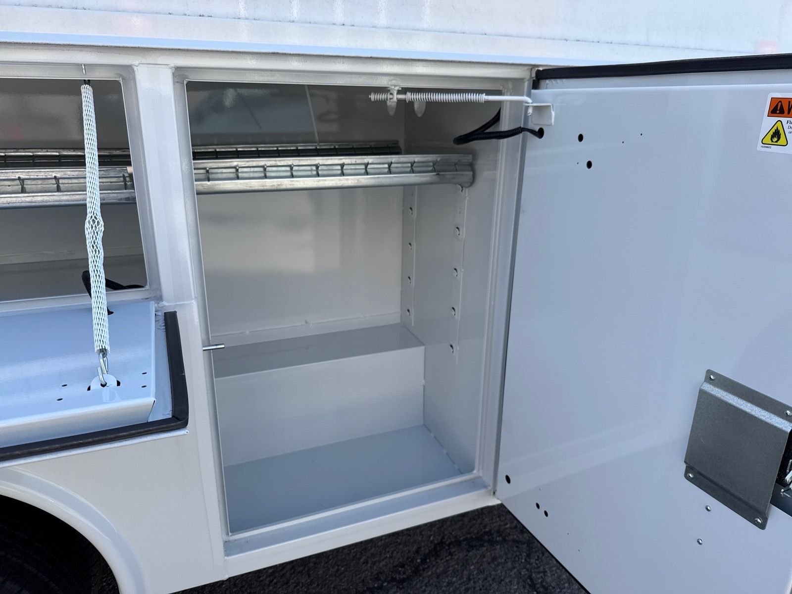 New 2025 Oxford White Ford E-350 SRW image 36