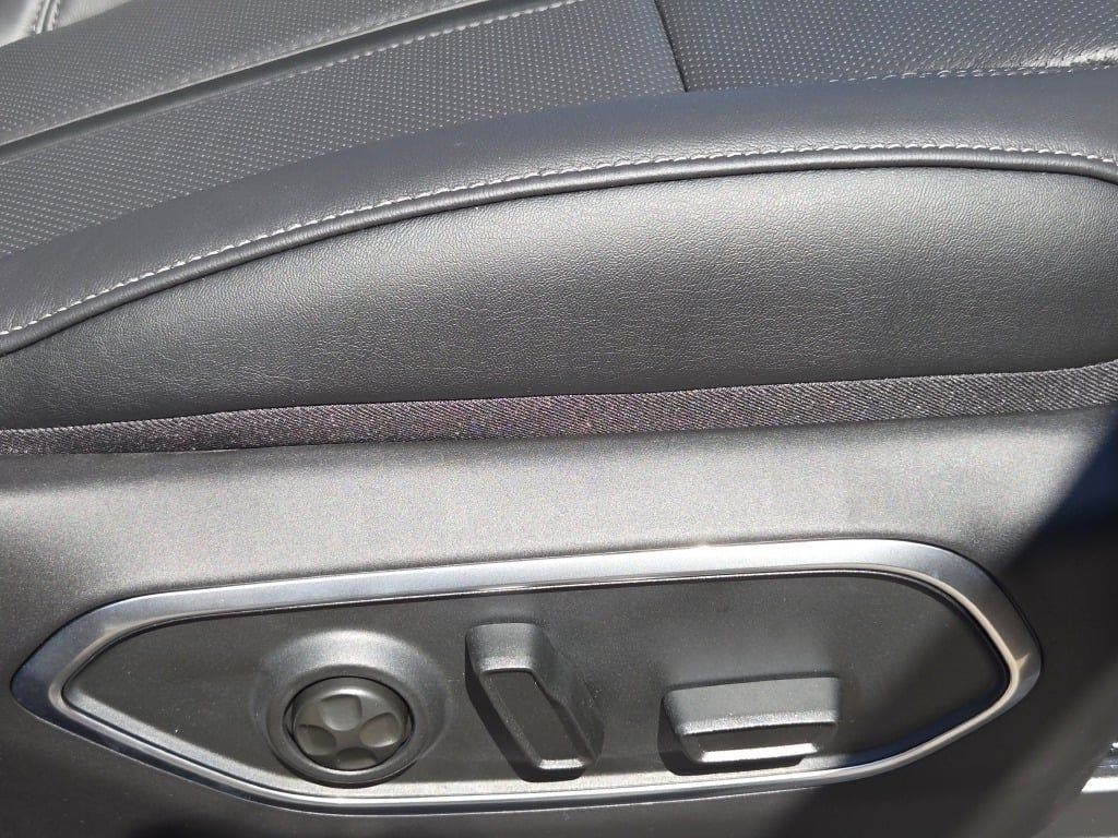 New 2026 High Gloss Black Exterior Paint Jeep Limited Altitude image 6