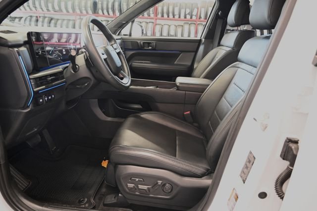 Used 2024 White Hyundai Calligraphy image 10