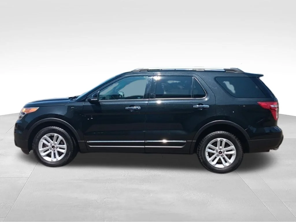 Used 2014 Tuxedo Black Metallic Ford XLT image 4