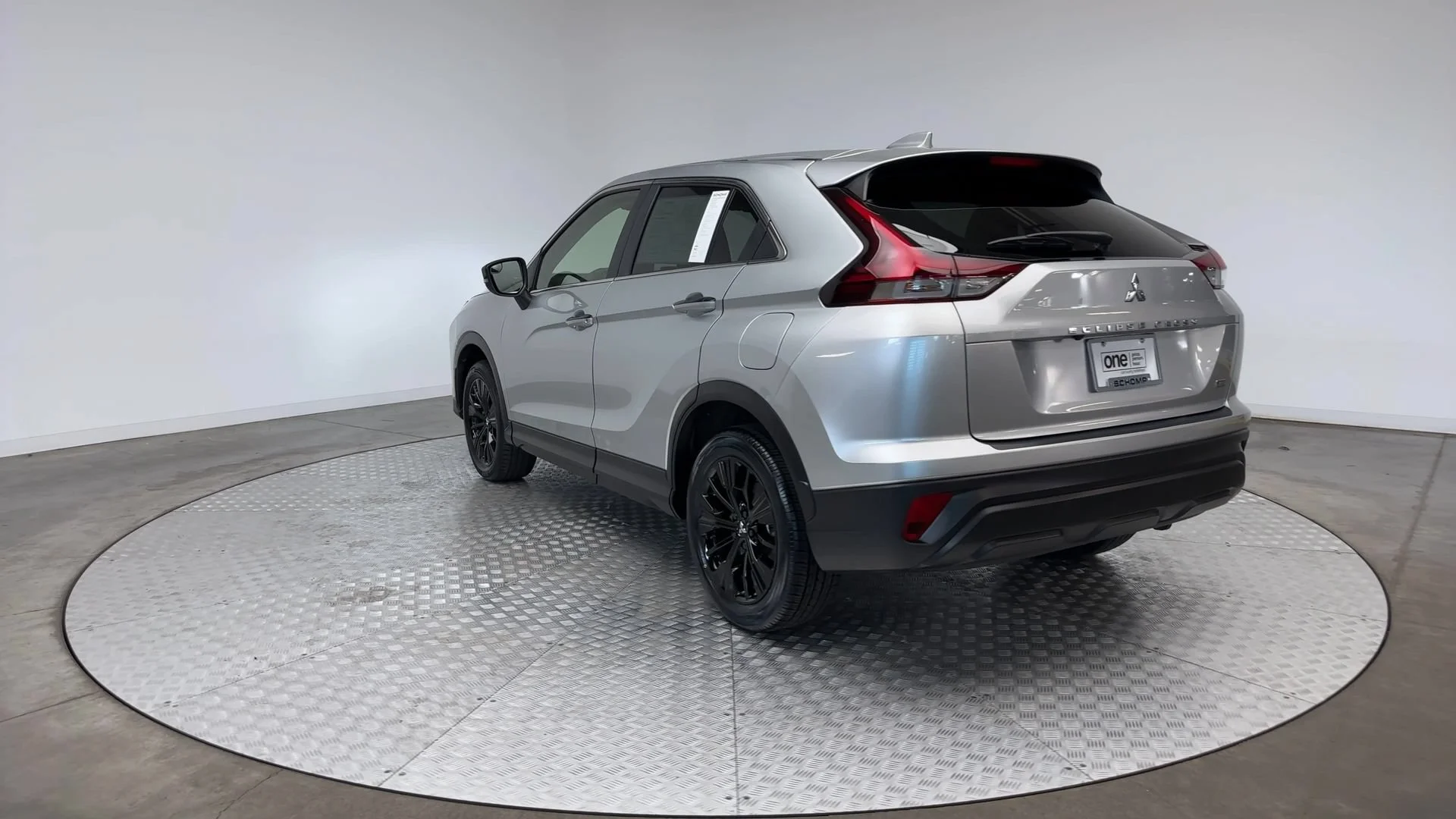 Used 2022 White Diamond Mitsubishi LE image 6