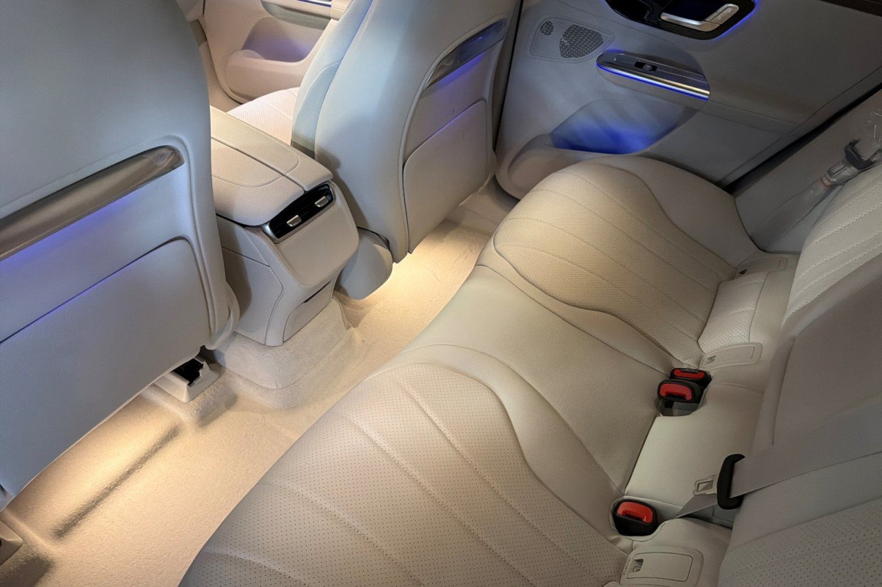 New 2027 Black Mercedes-Benz EQE 320 4MATIC® SUV image 11