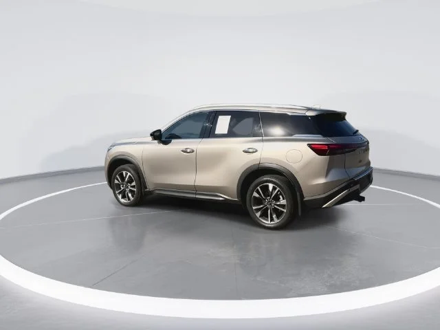 Used 2023 Silver INFINITI LUXE image 8