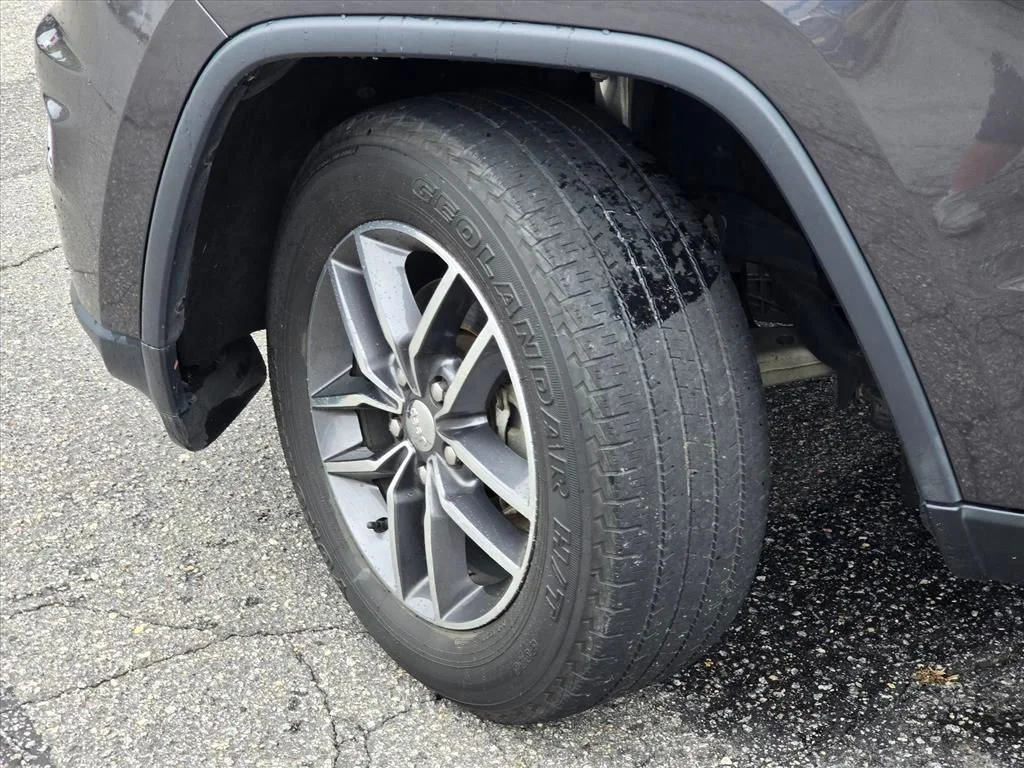 Used 2017 Gray Jeep Limited image 27