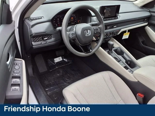 Used 2025 White Honda SE image 8