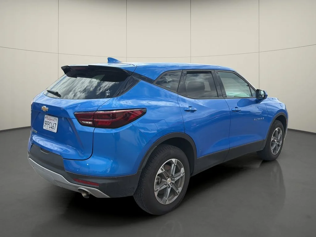 Used 2025 Blue Chevrolet LT image 7
