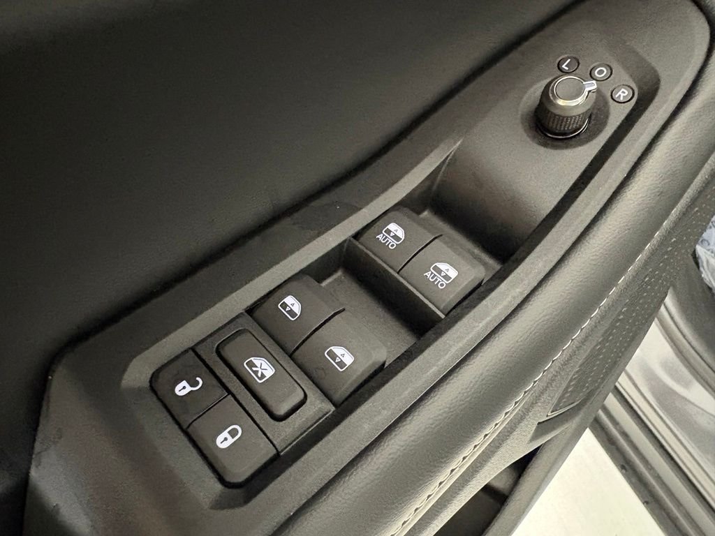 New 2026 Baltic Gray Metallic Clear-Coat Exterior Paint Jeep Laredo image 19