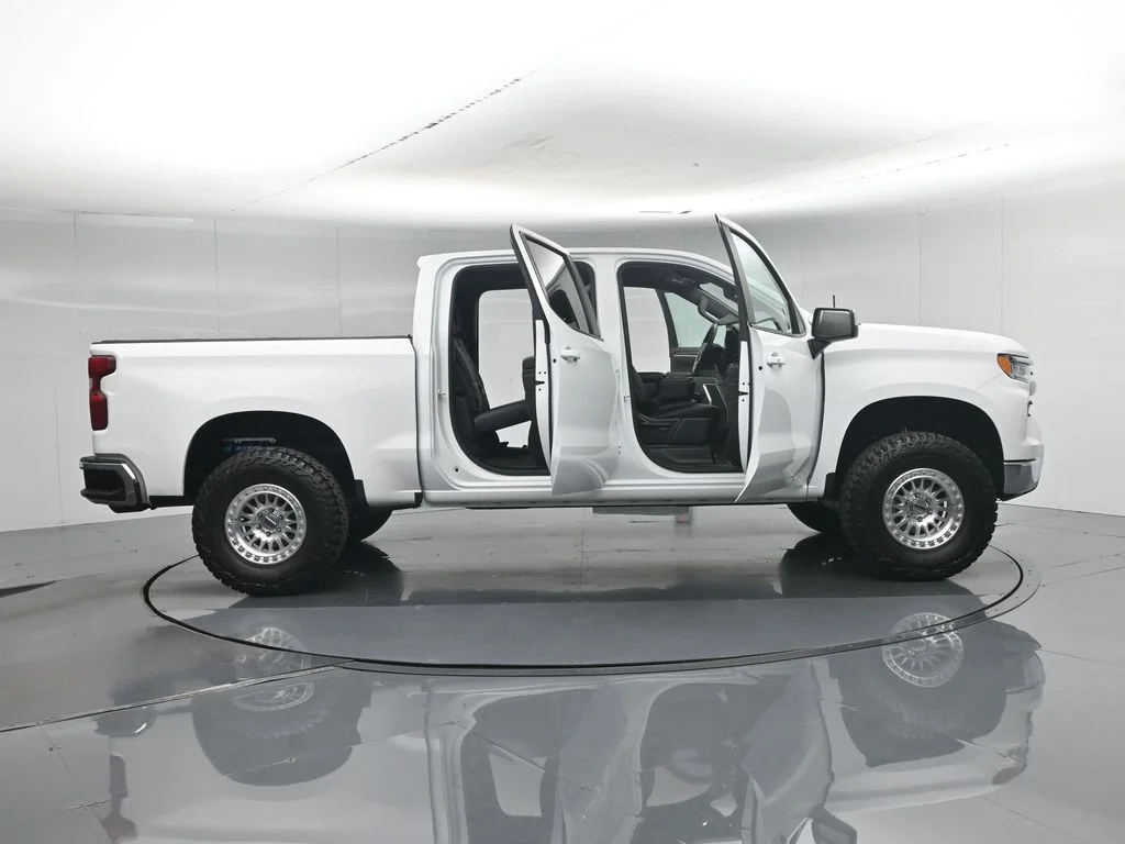 Used 2023 White Chevrolet LT image 4
