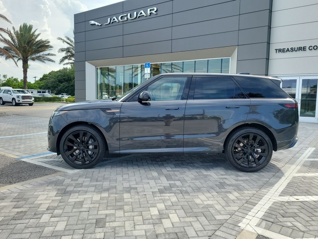 New 2026 Carpathian Grey Land Rover Dynamic SE image 2
