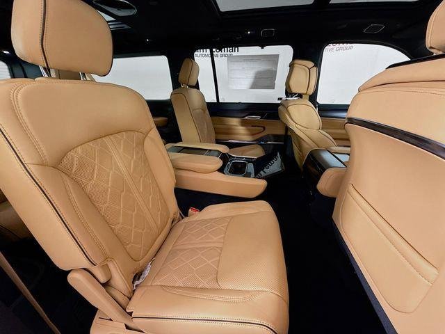 New 2026 Bright White Clear-Coat Exterior Paint Jeep Grand Wagoneer image 29