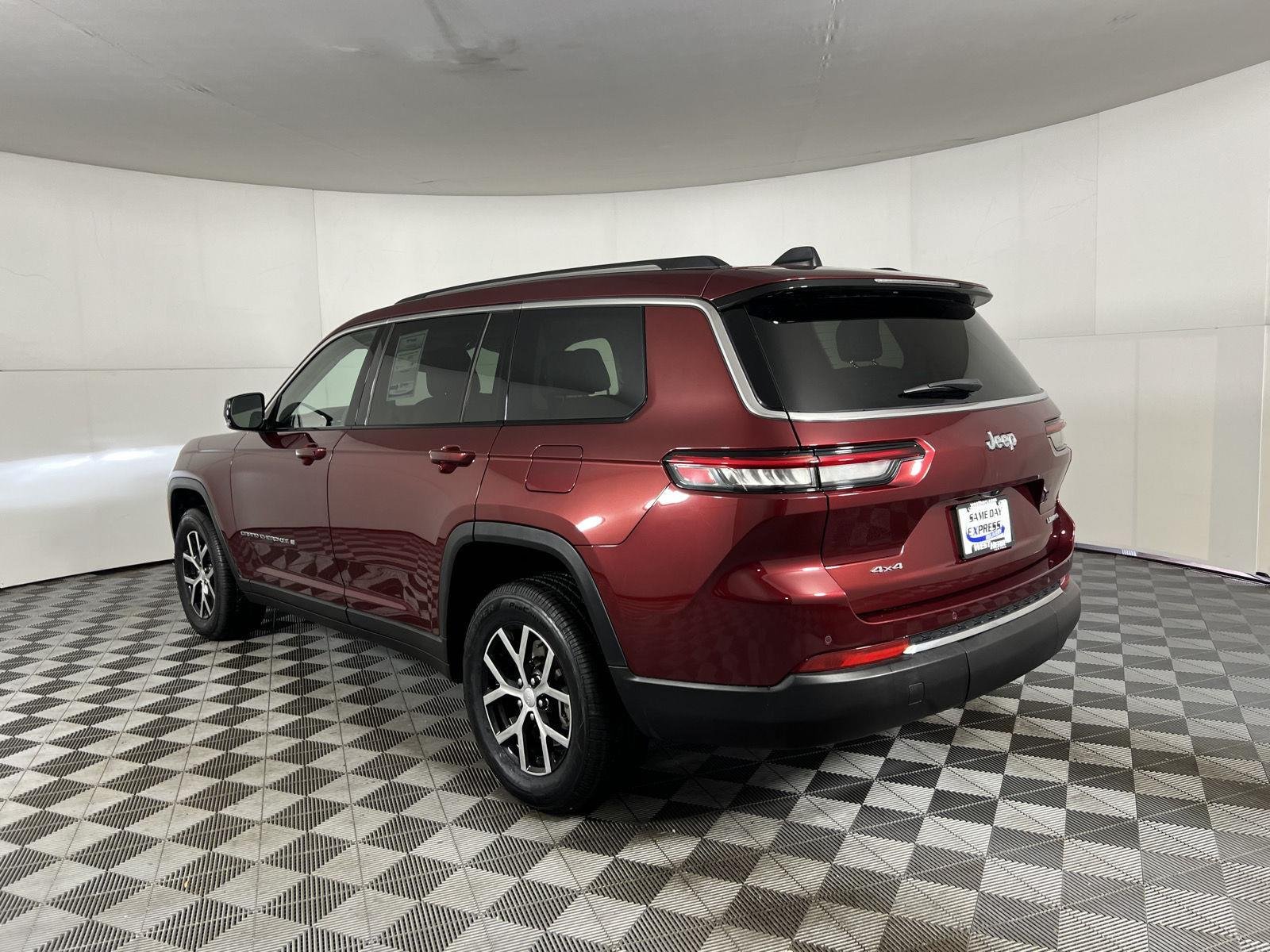 Used 2023 Velvet Red Pearlcoat Jeep Limited image 9