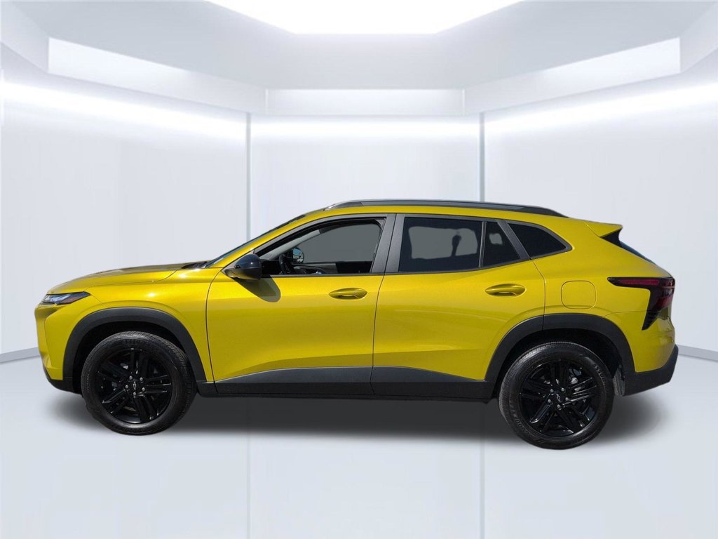 Used 2025 Yellow Chevrolet ACTIV image 2