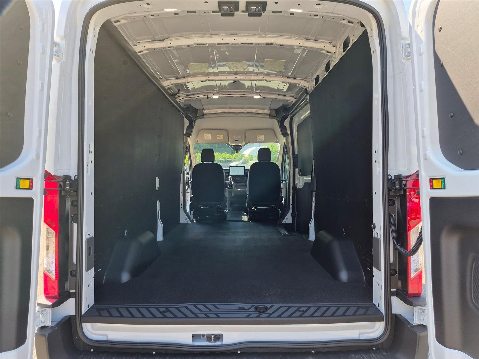 New 2026 Oxford White Ford T250 image 22