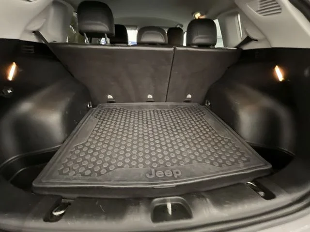 Used 2019 Billet Silver Metallic Clearcoat Jeep Trailhawk image 23