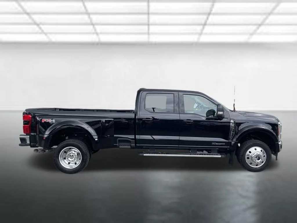 Used 2026 Agate Black Metallic Ford XLT image 6