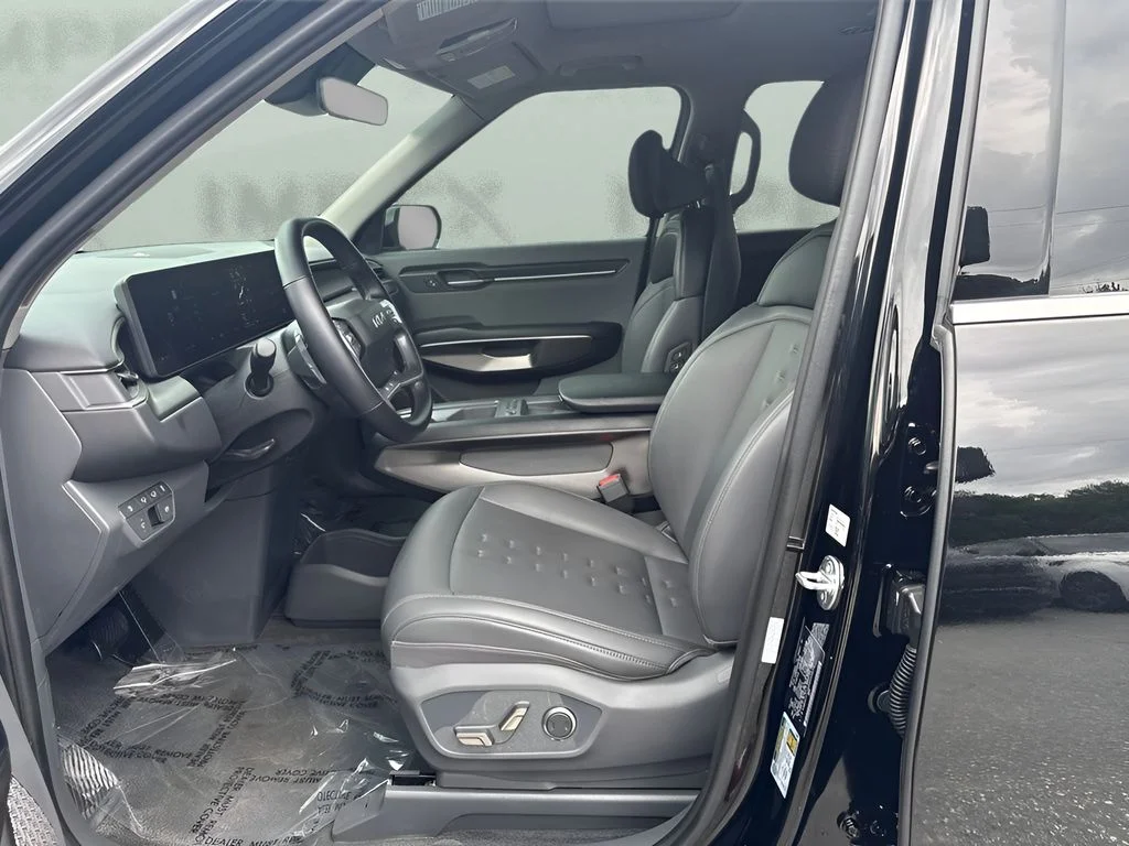Used 2024 Black Kia Wind image 5